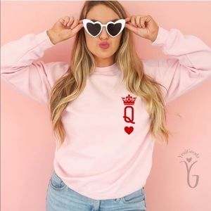 Queen of Hearts Pink Sweatshirt Valentine’s Day Crewneck Sweater Trendy NEW